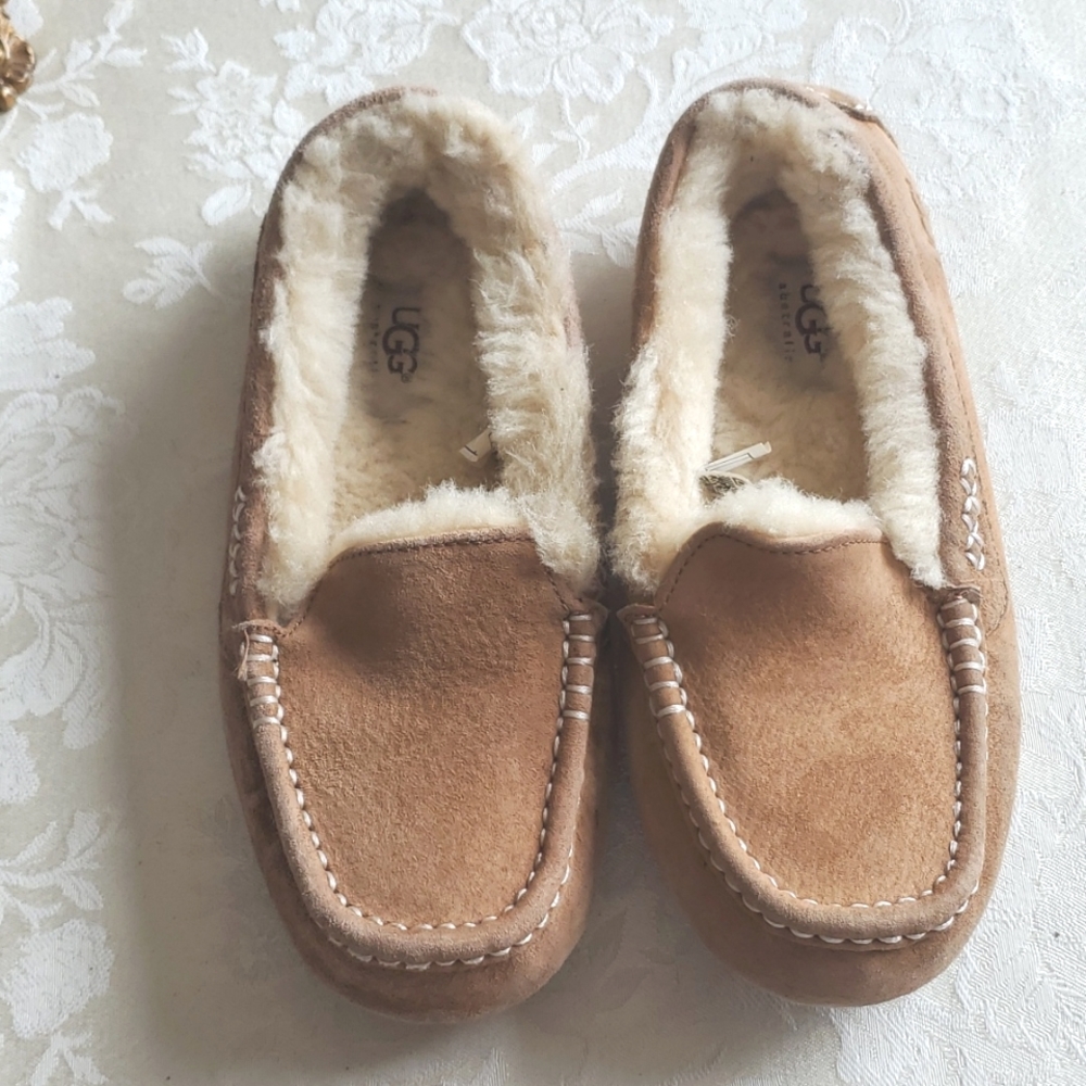 Ugg Ansley slippers